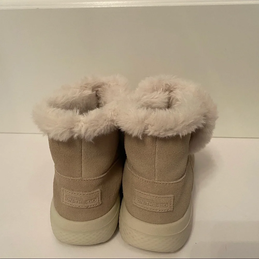 SKECHERS SHOES ANKLE BOOTS CREAM SUEDE LEATHER FAUX FUR ACCENT LINED SIZE 7.5